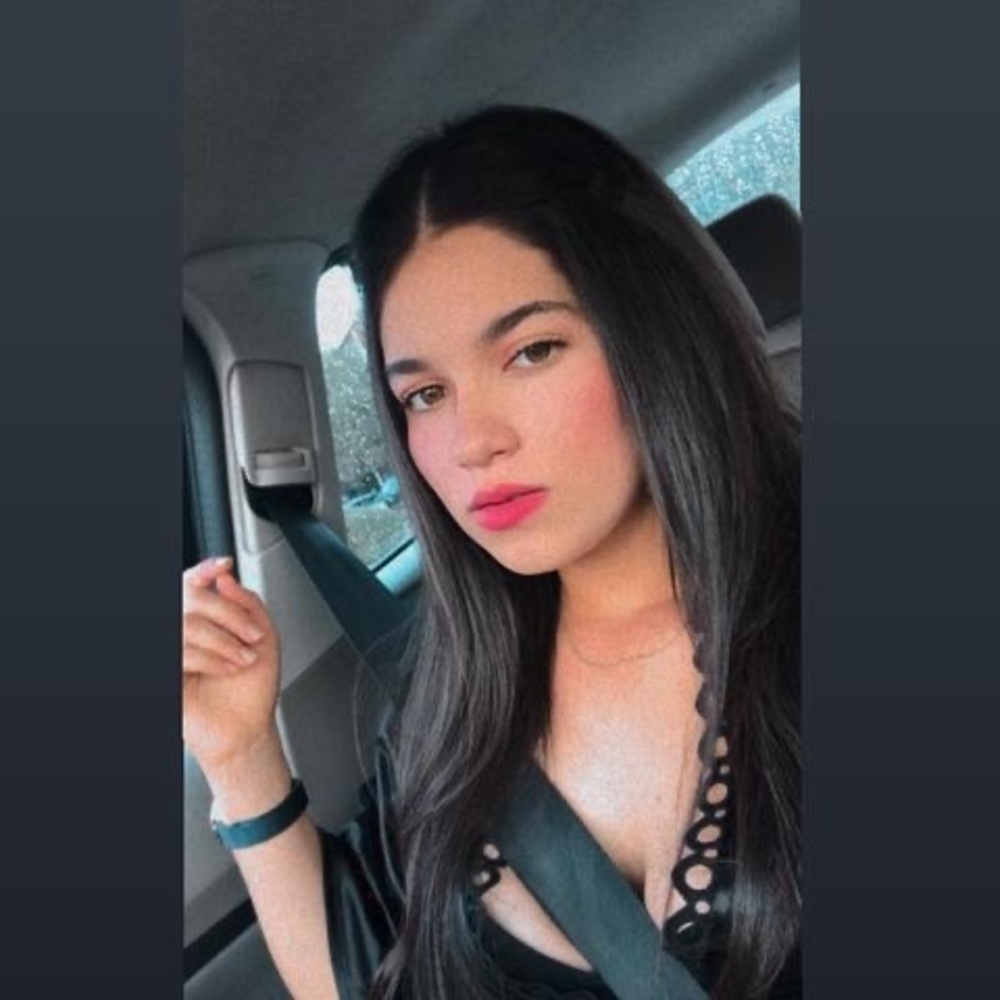 Meet your Posher, Camila